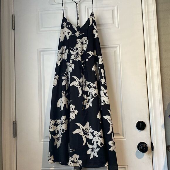 Banana Republic Black and White Floral Midi Dress Size 8P - Picture 2 of 12